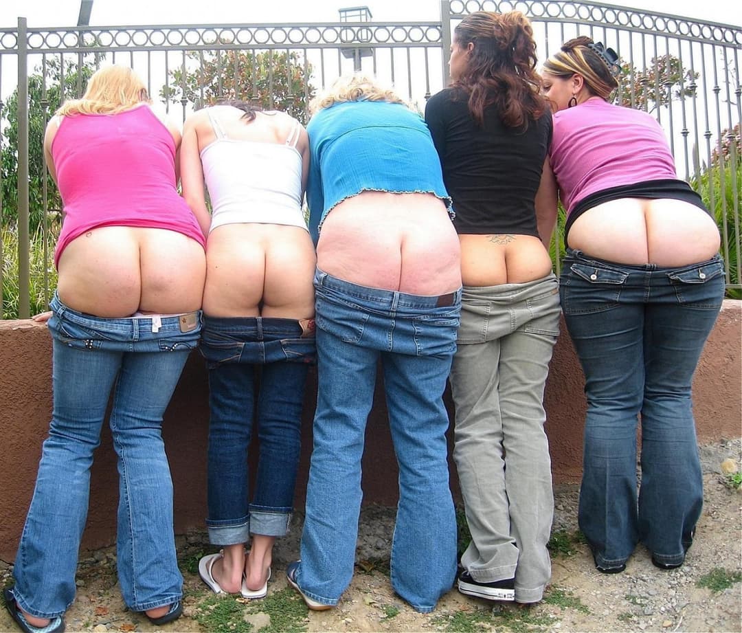 Friends group mooning around San Diego