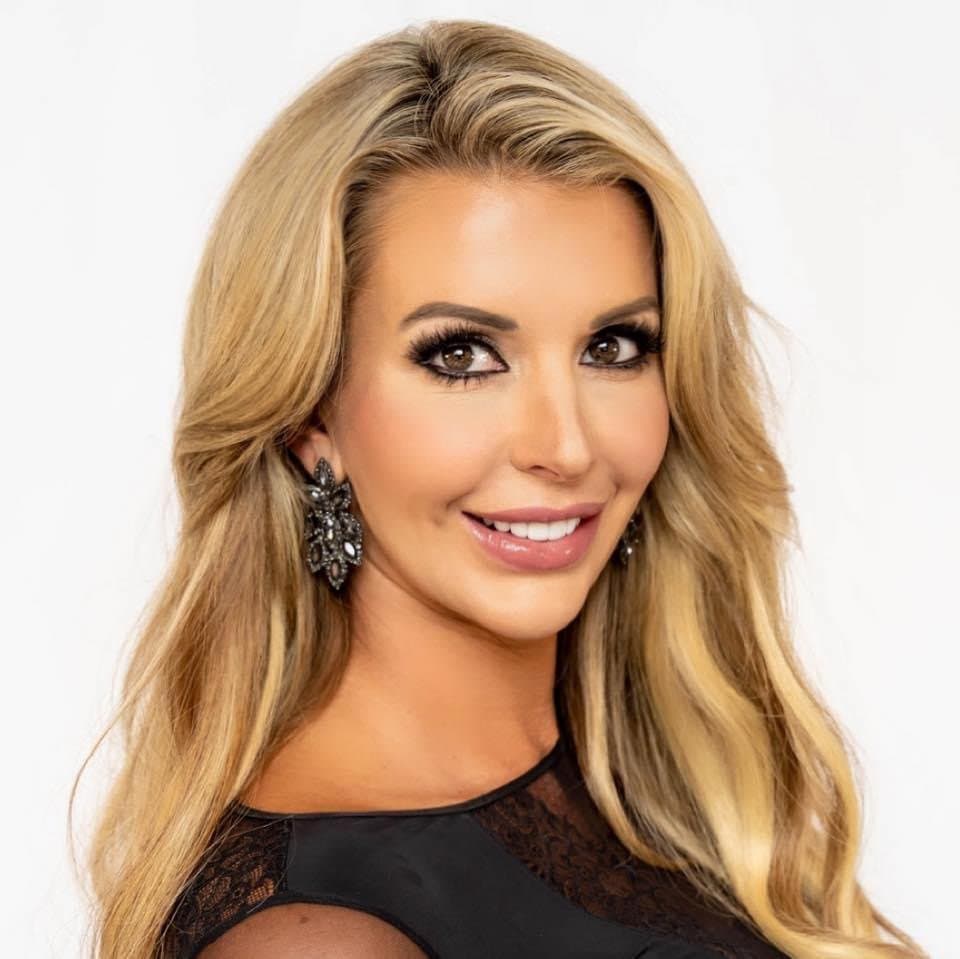 A Miss Texas winner & a few mid housewives get wet, wild & naked at spring break