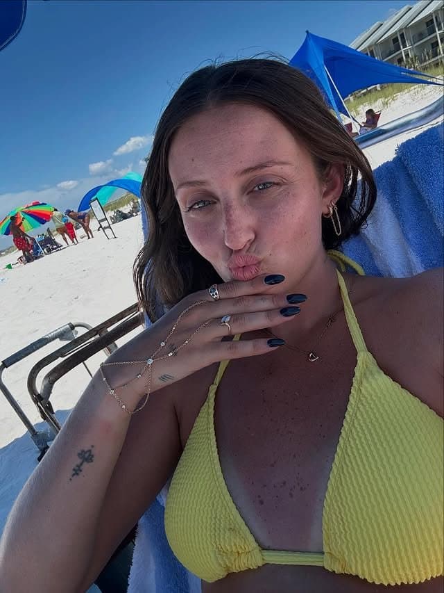 Sexy thicc webslut Callie