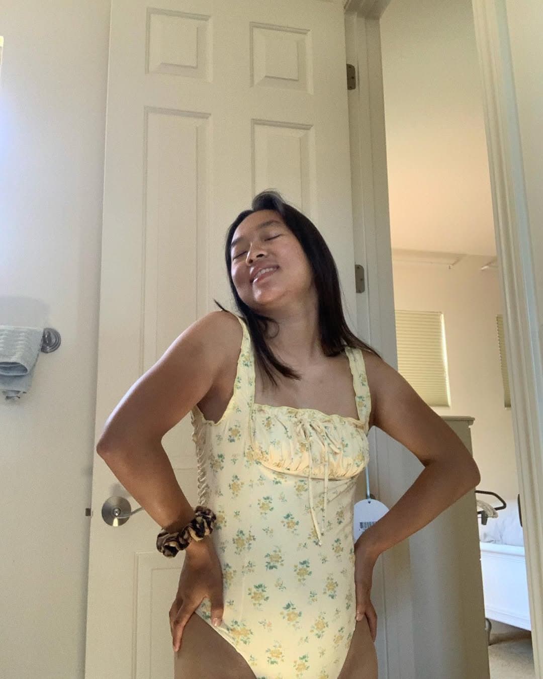 ?? Sydney, asian try on haul girl showing body in bikinis (șÿďńëÿķöņġ1)