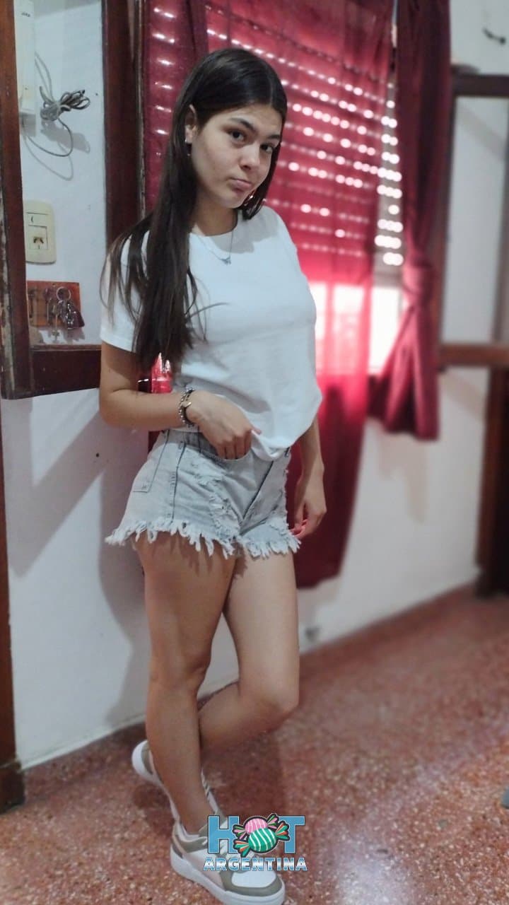 Pendeja Argenta con Buenas Tetas ???