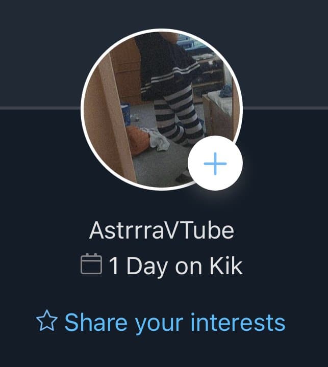 Femboy that wants to start selling! Socials along the pics