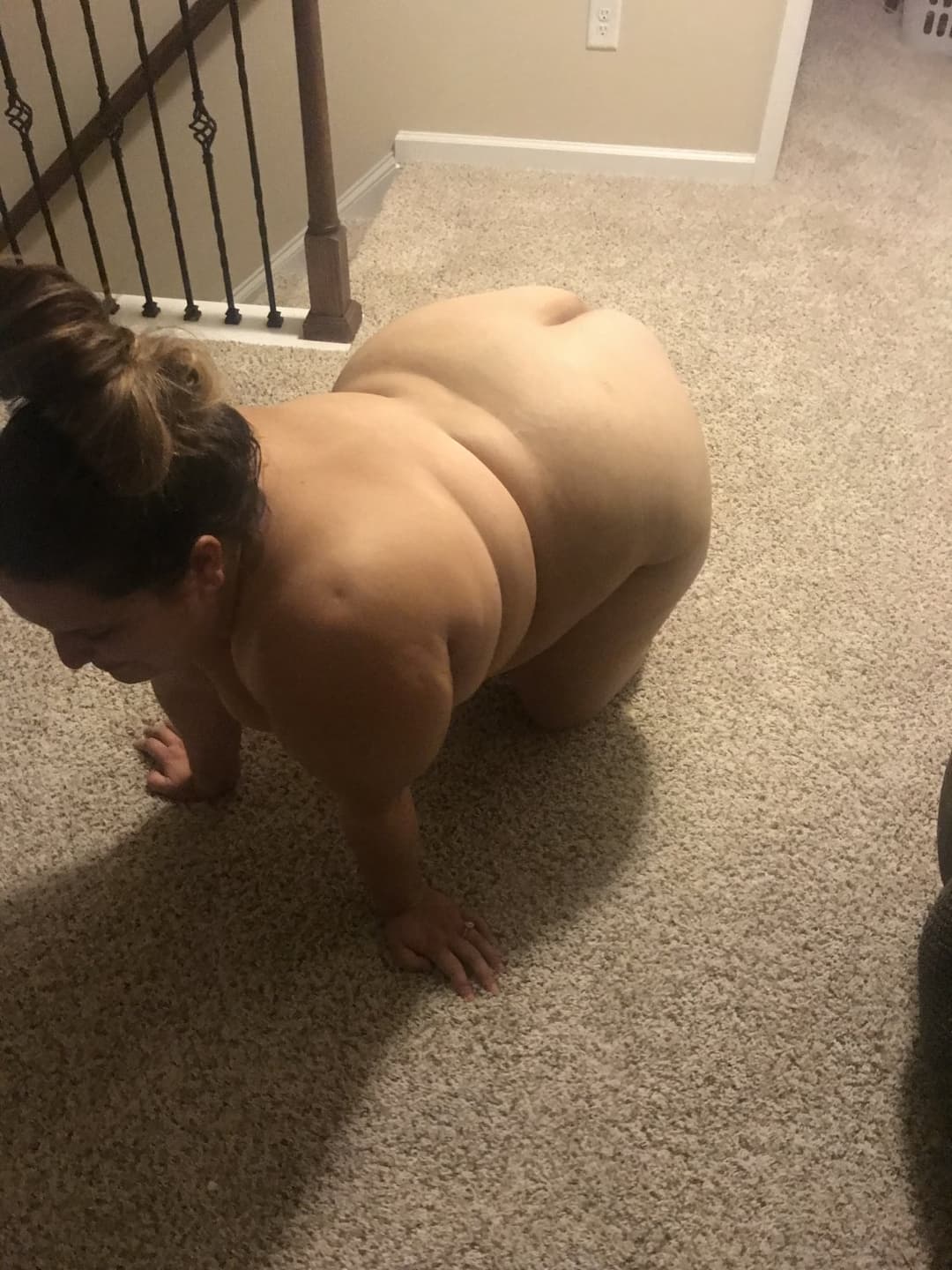 Thick beauty Whitney loves to be seen ??