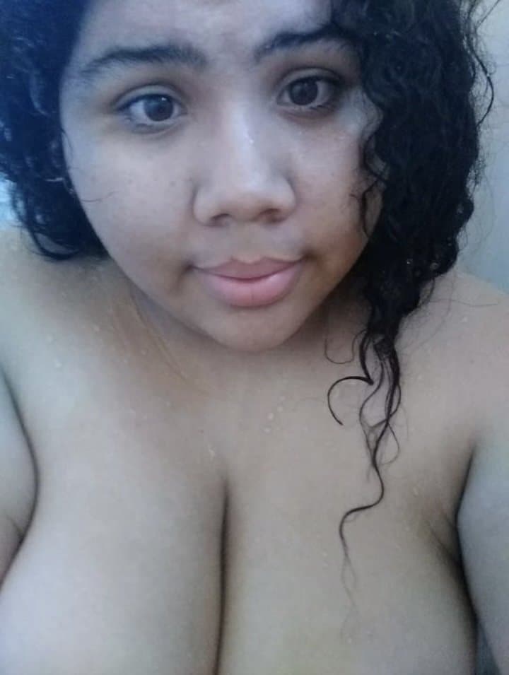 Elisette Ramirez flashes her huge massive tits