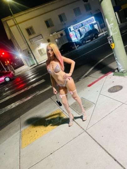 27 year old escort Snow Bellz in Las Vegas, North Las Vegas, summerlin area , downtown , Fremont ,