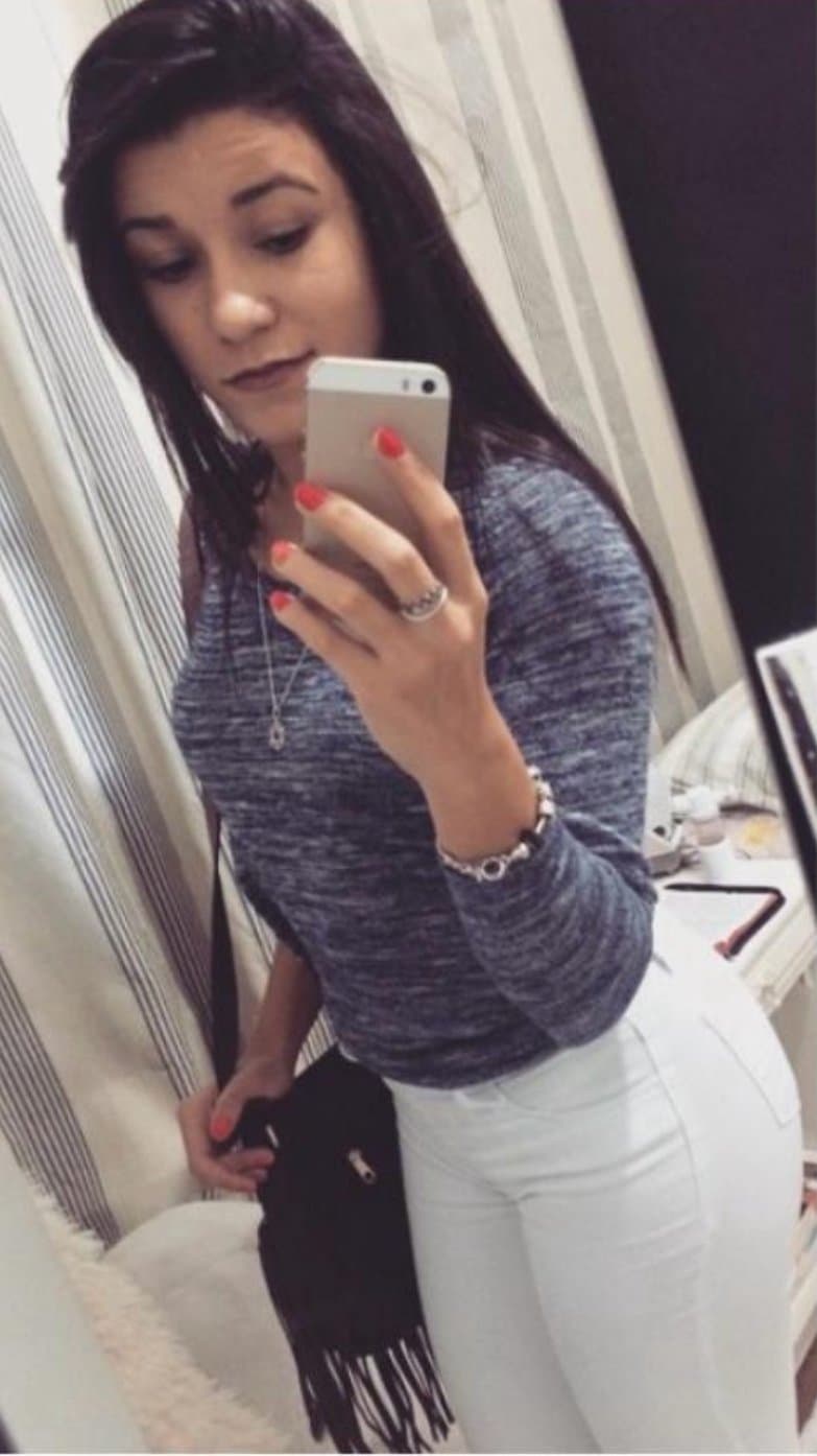 Saiu de casa só pra dar o cu pros amigos do namorado