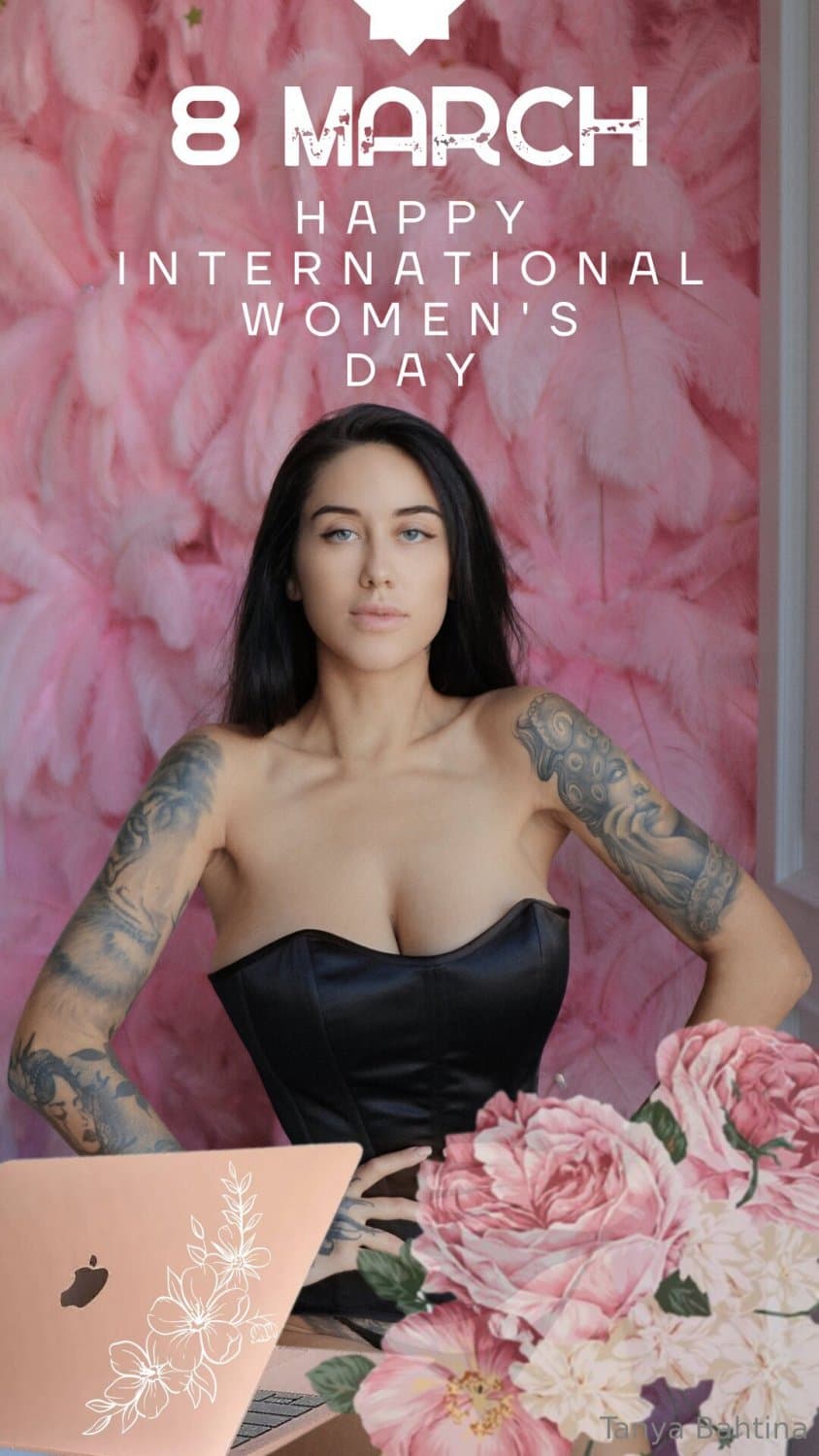 A study in contrasts: soft light, strong tattoos ✨✨✨ ┴ɐuʎɐqɐɥʇᴉuɐ