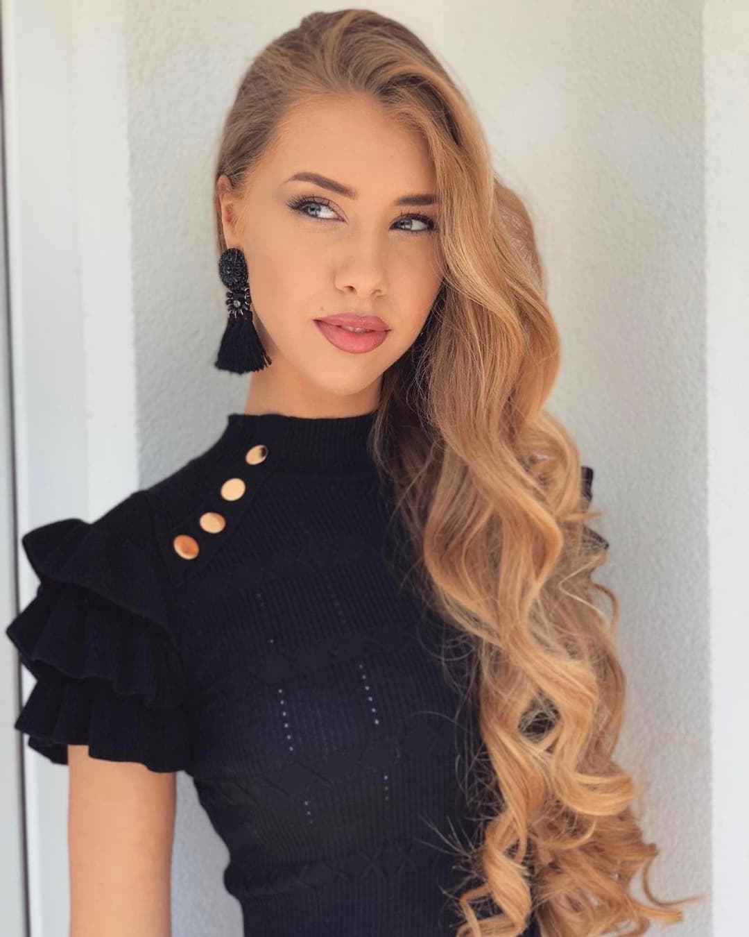 Daniela polish Ring Girl shows charms #hot blonde fertile tight crack #? ?????