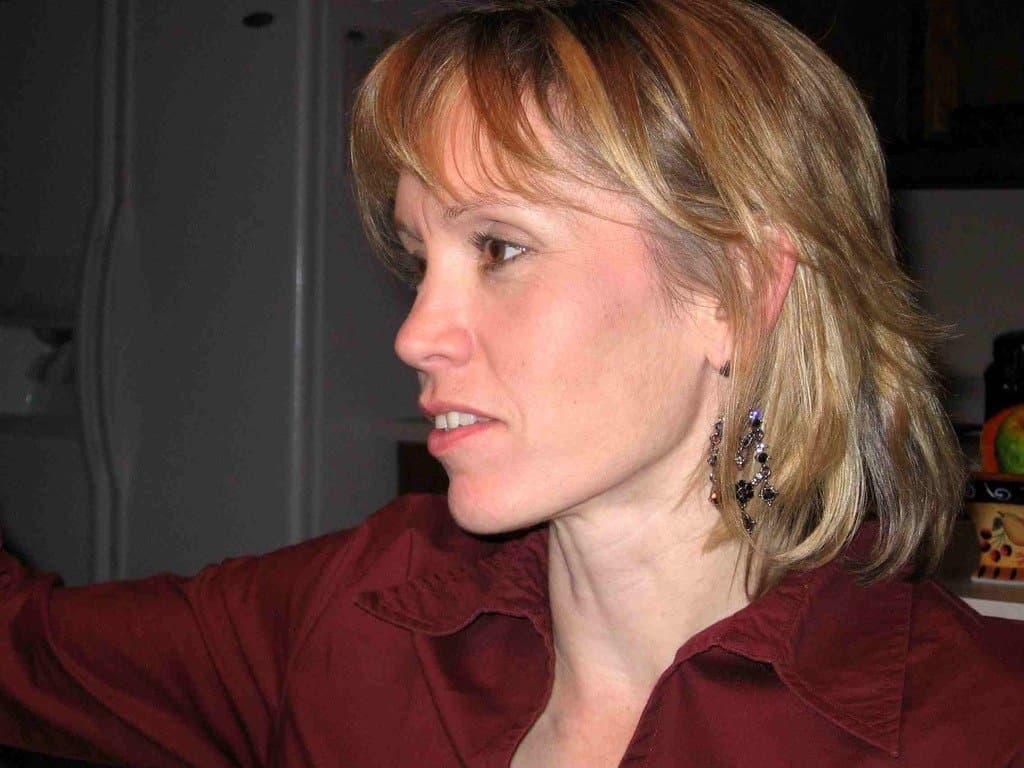 Dana, 60yo gilf, show her assets