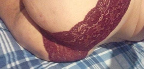 Mi madrastra por andar de puta le destrozaron el culo,el desconocido la obligó a tener anal