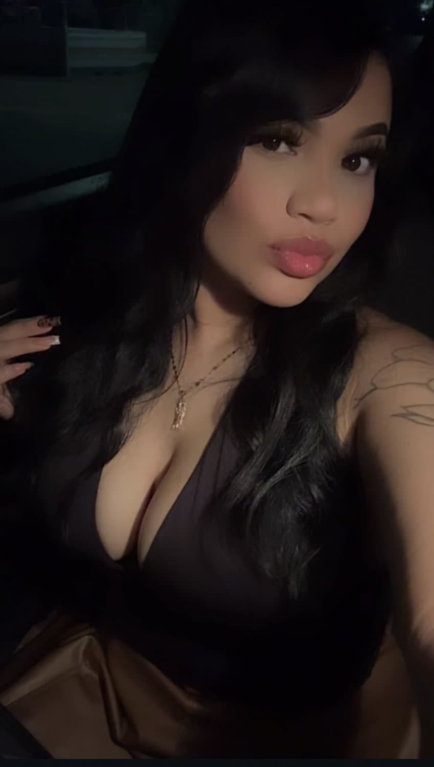 Sexy big tit Latina milf