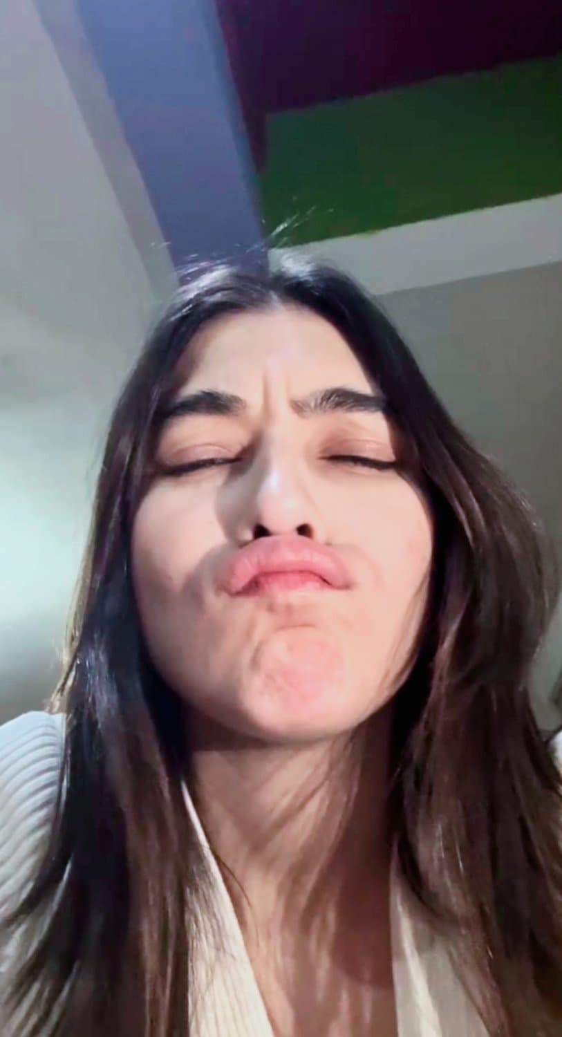 Smelling upper lip duckface Dualupita ???