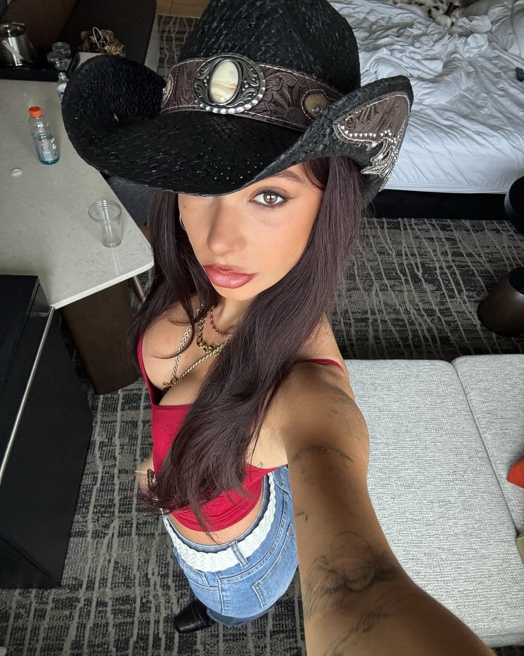 Sisters friend grew up super hot and was licking my buddies balls at this house party