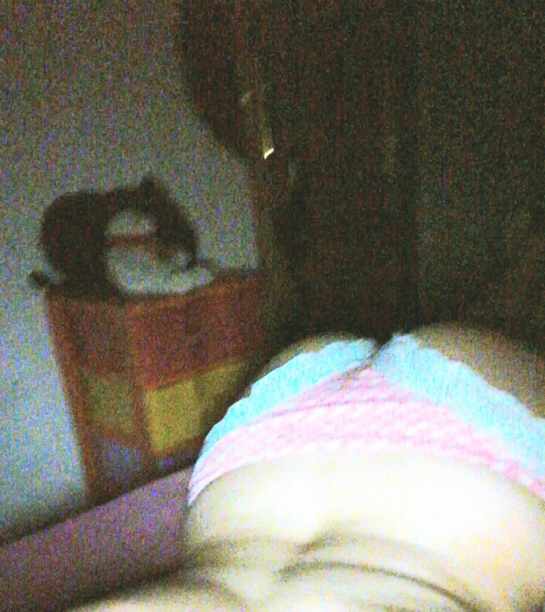 Pack amateur casero , novia en la cama se saca selfies