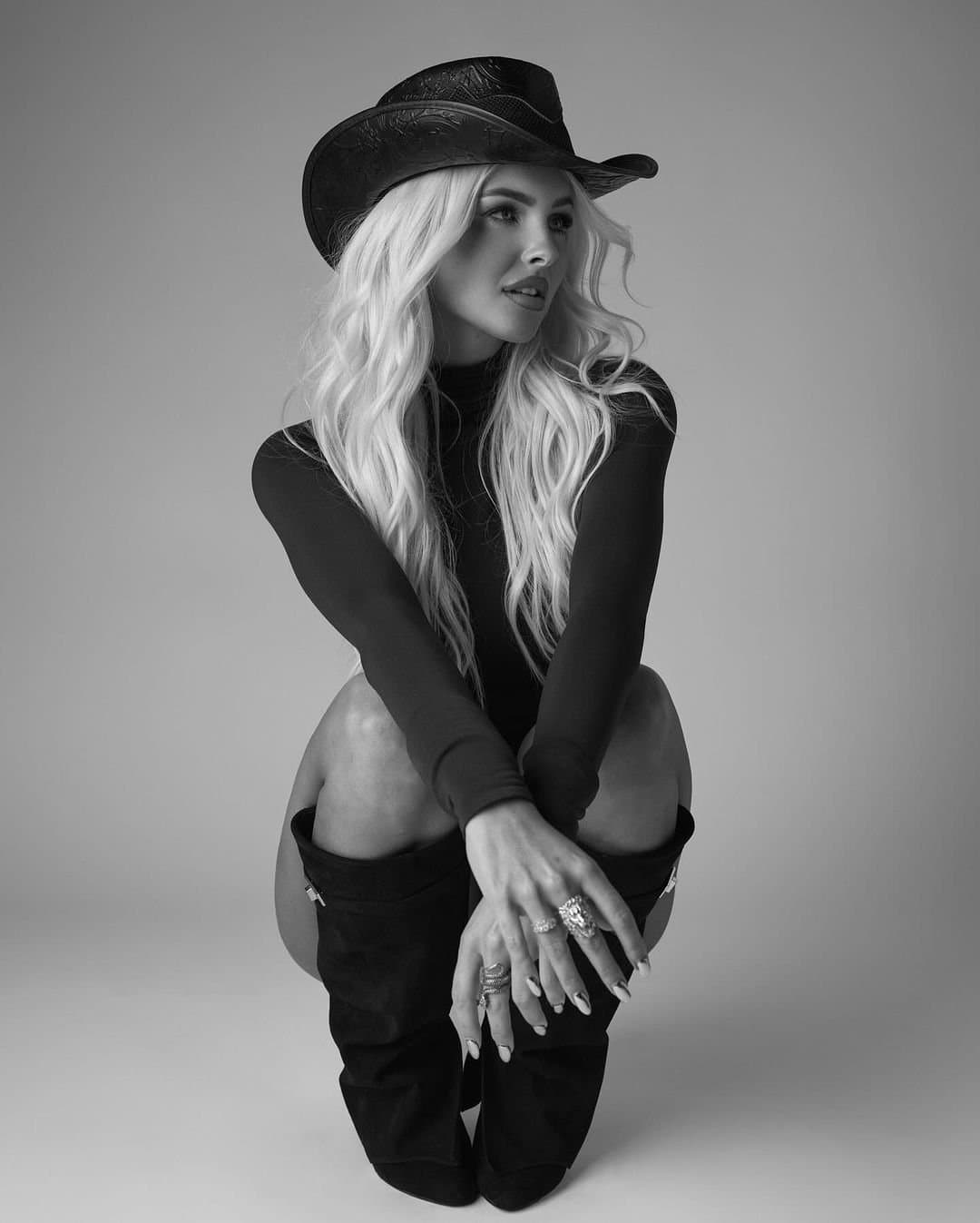 Innocent Blonde bombshell Caroline in desperate need of a cock