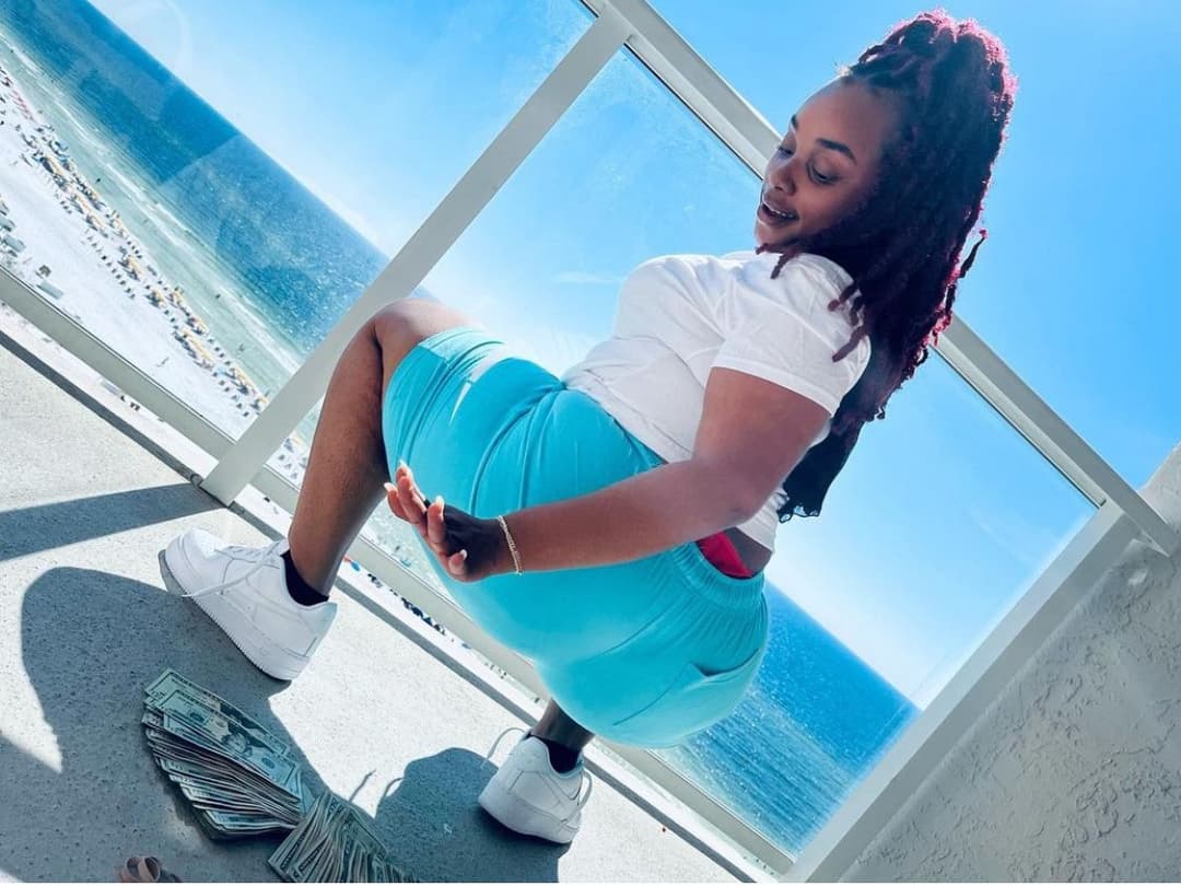 Fat cheeks dyke #BeautifulAss