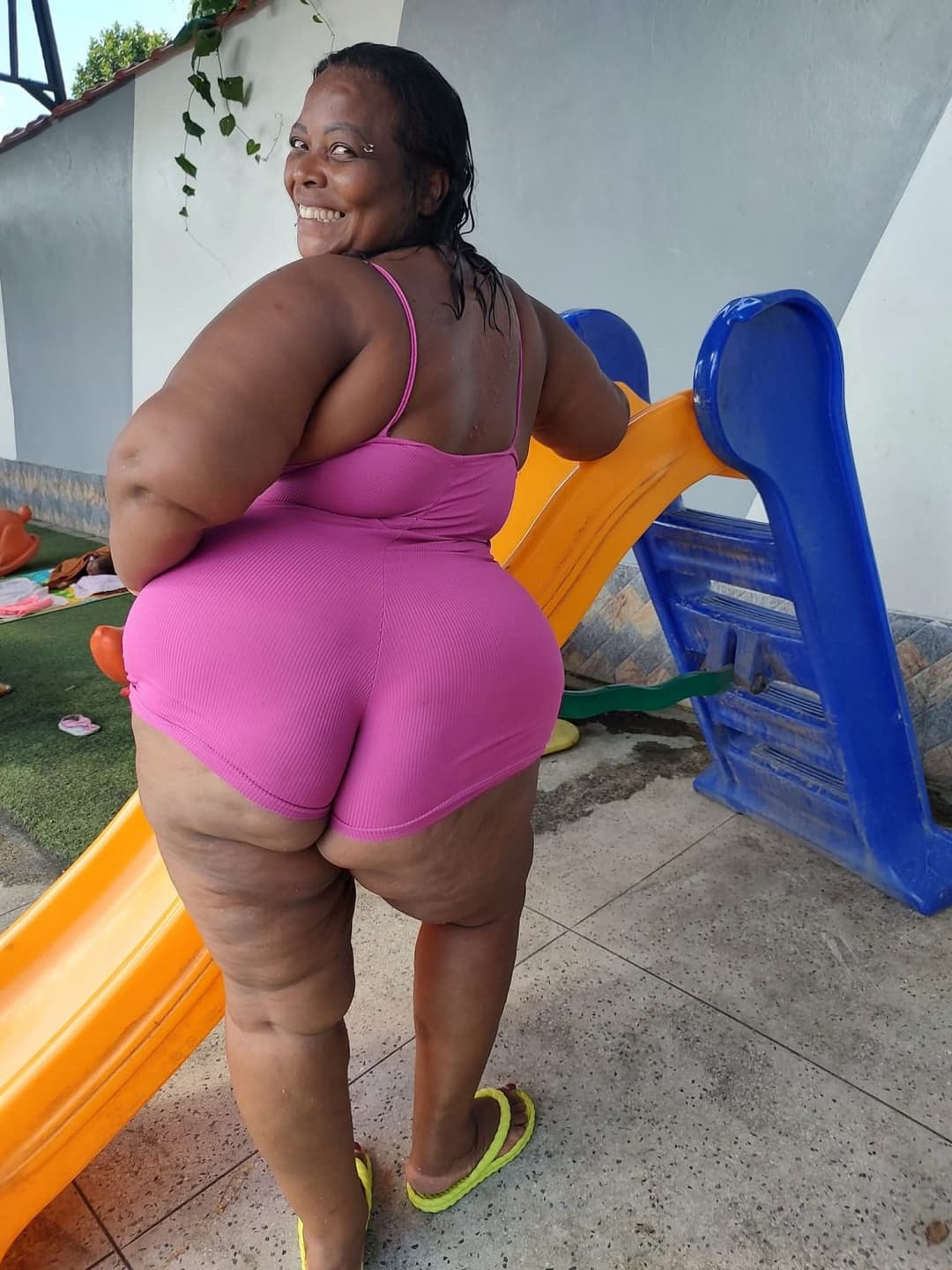 Click to view full size LATINA THICK JUICY CHUNKY SSBBW BIG ASS BOOTY