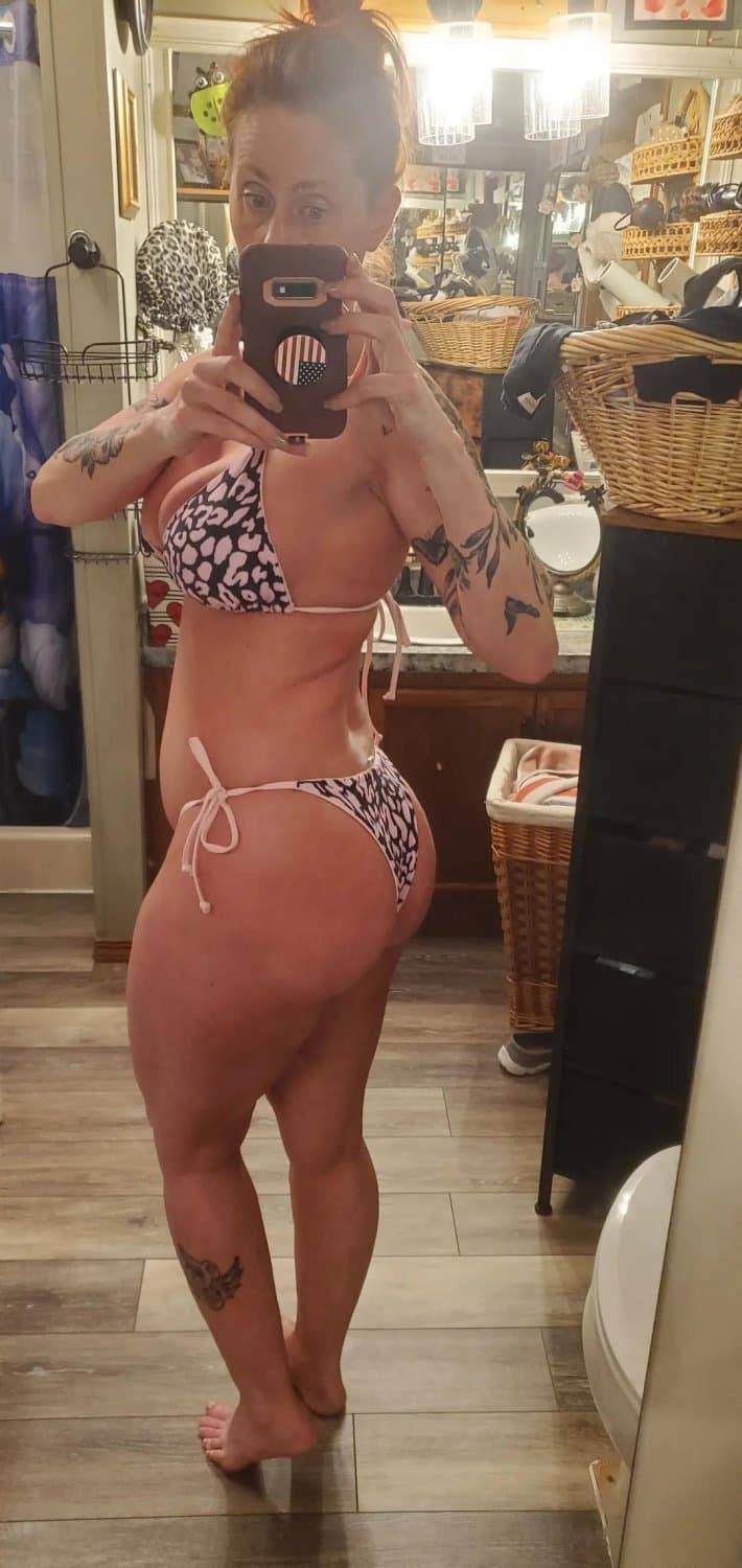 Click to view full size Fit redhead mom