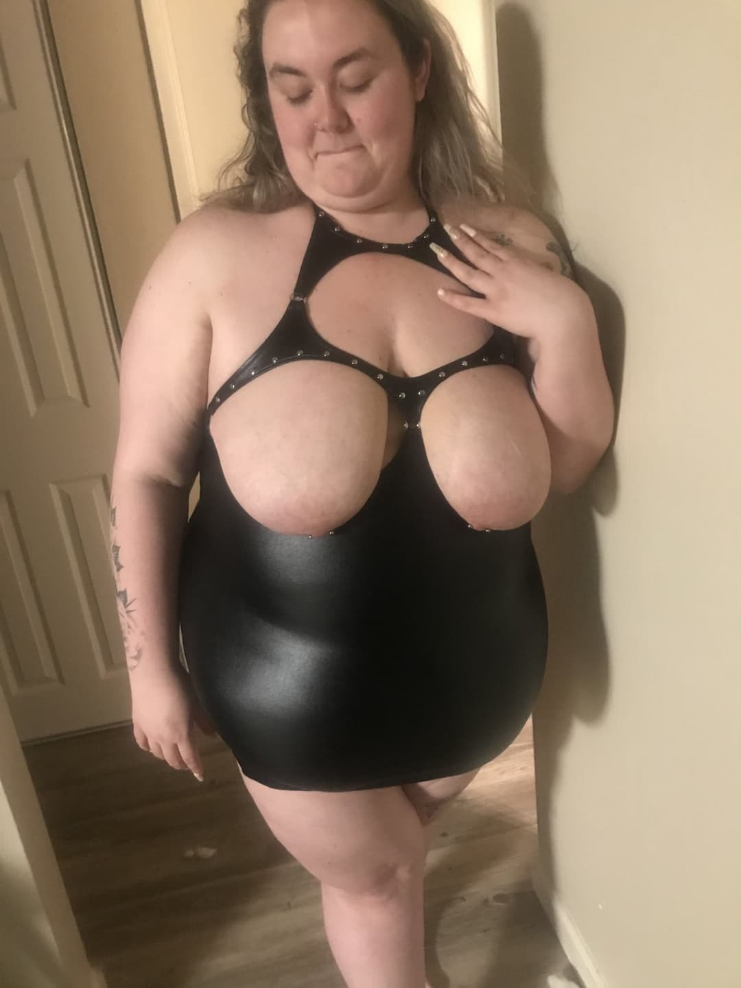 Click to view full size Fat White Bitch With Fat White Tits