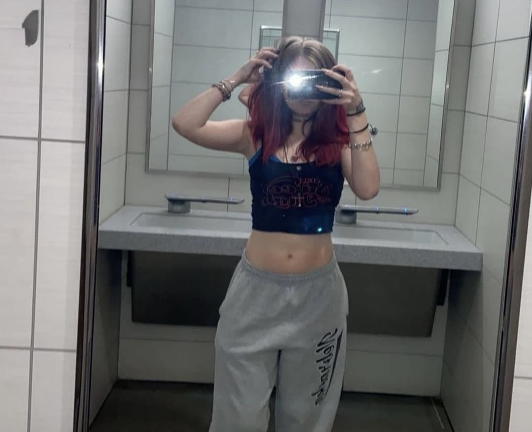 Look at my IRLs tight little teen tummy NNGGHHHH degrade this petite little goth slut