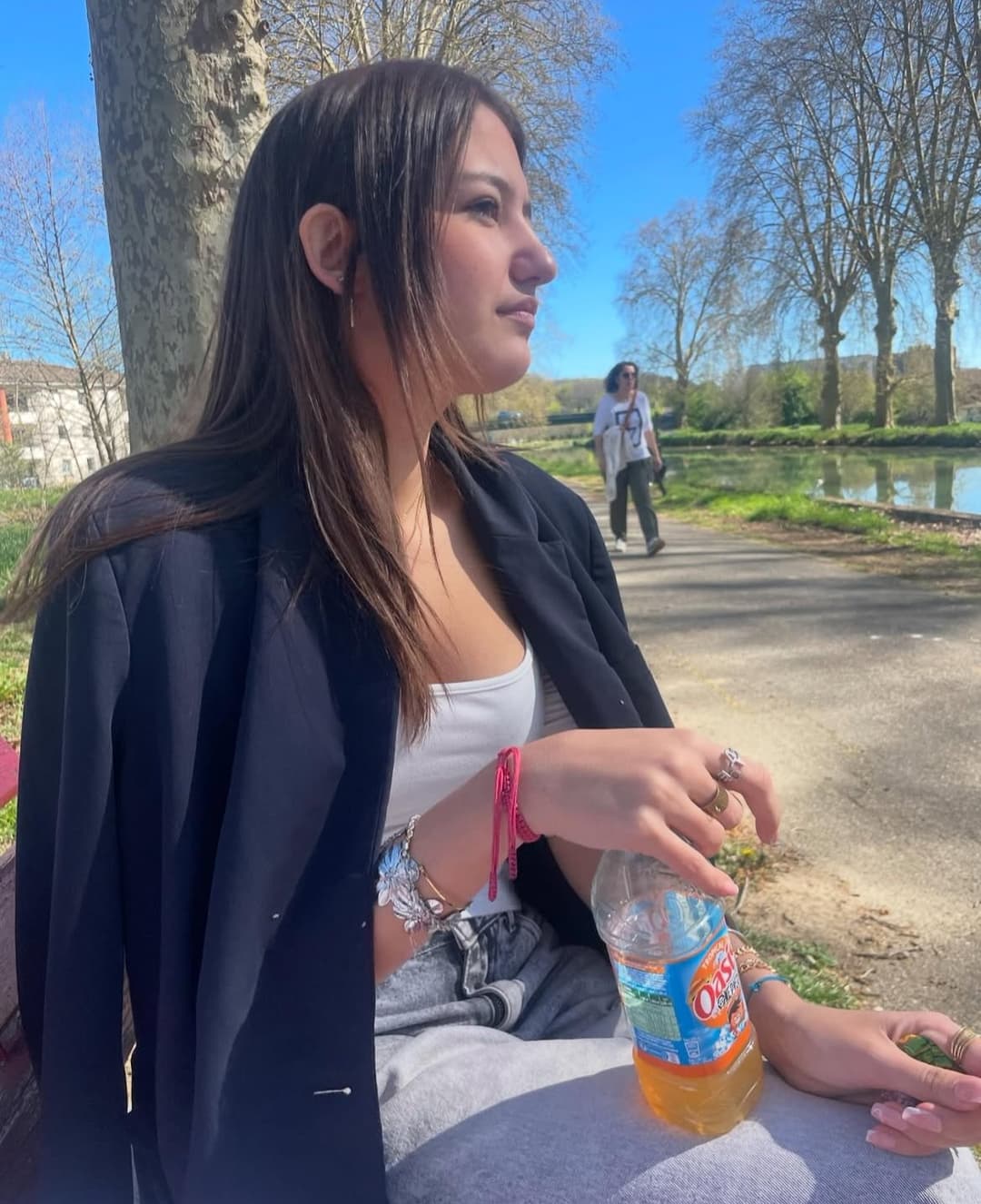 Francaise maigre au petit cul sexy