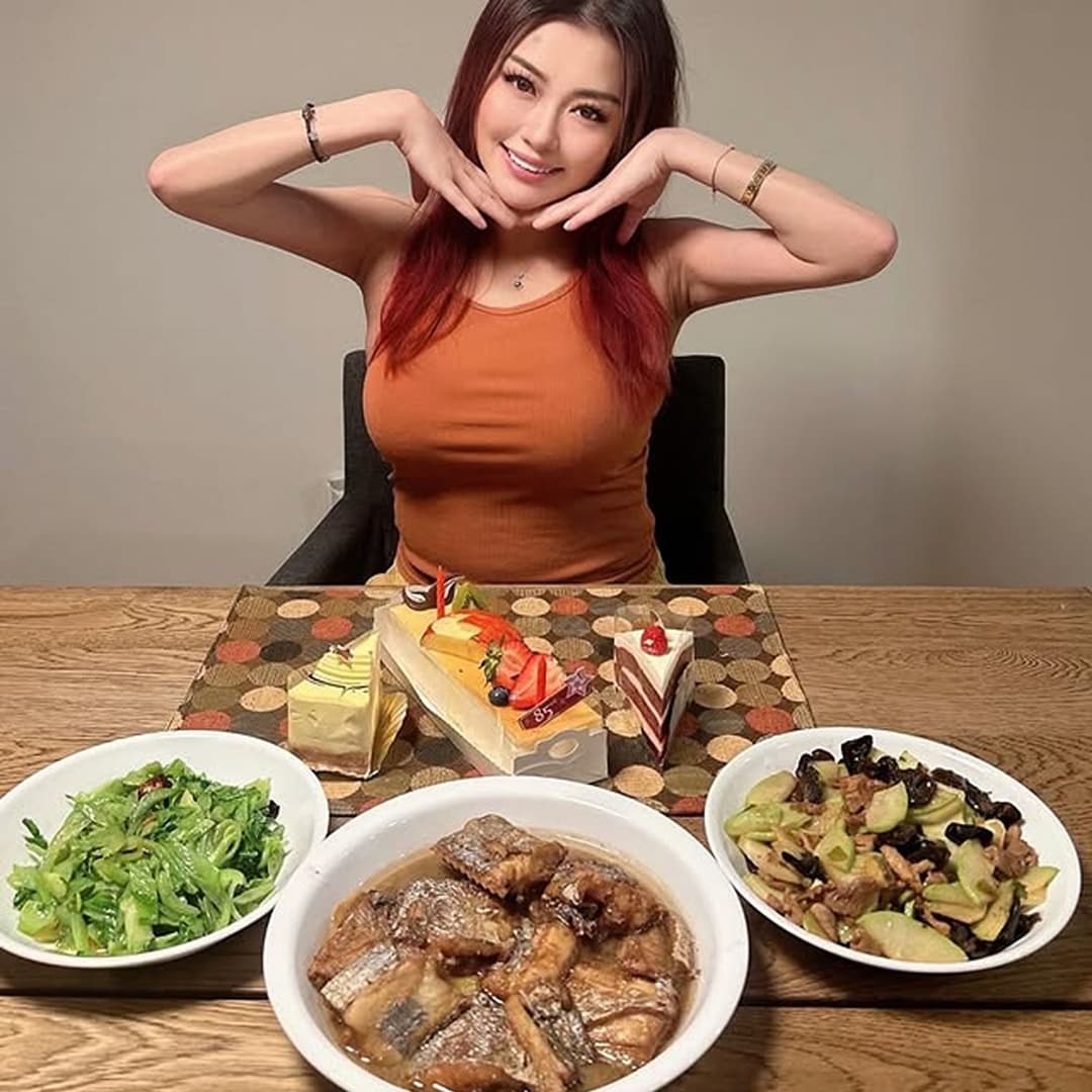 Click to view full size Vicki Li Part 3