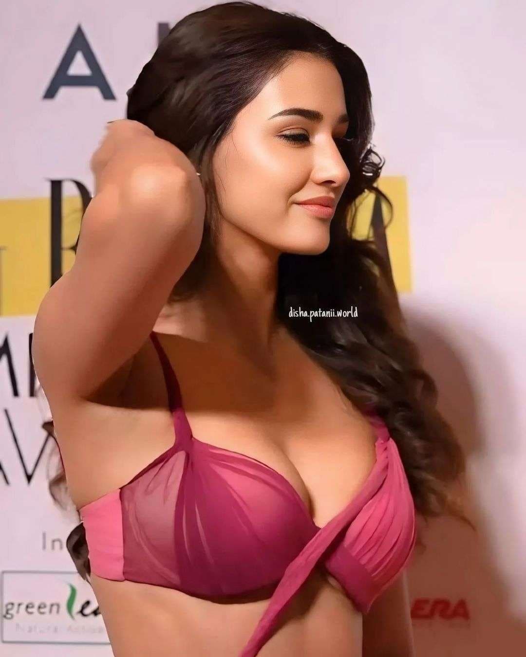 Sexy Disha Patani Indian Actress Hot Pics and Videos