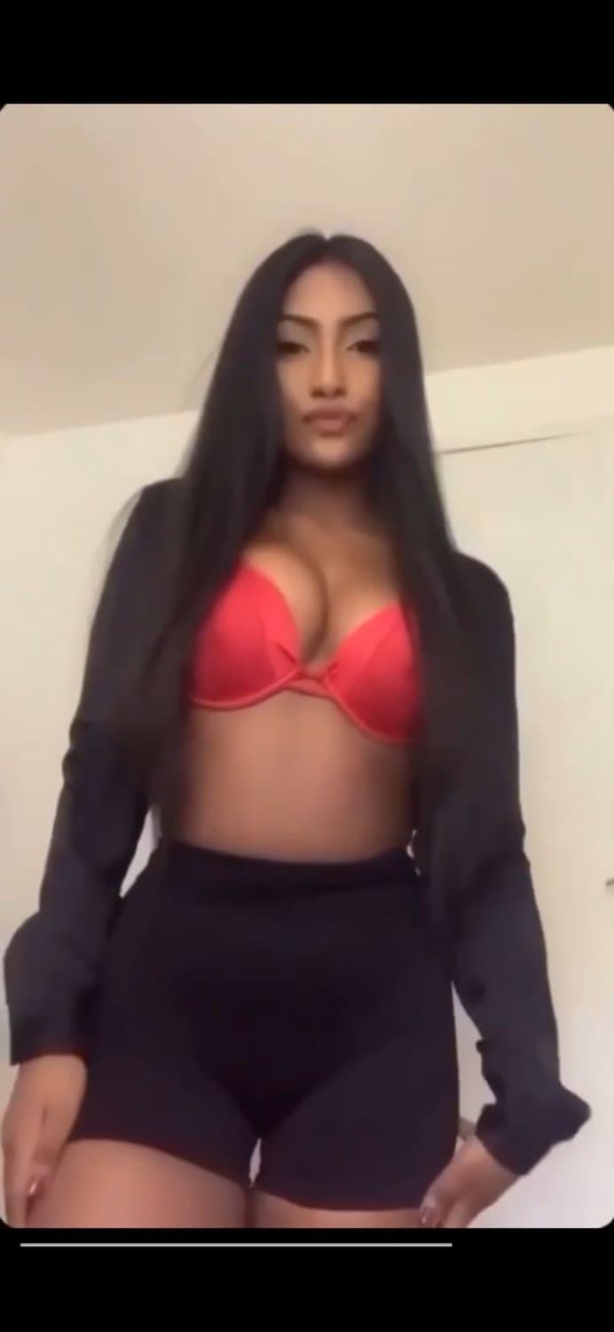 Latina teen gives sexy blowjob Latina/Asian//arab