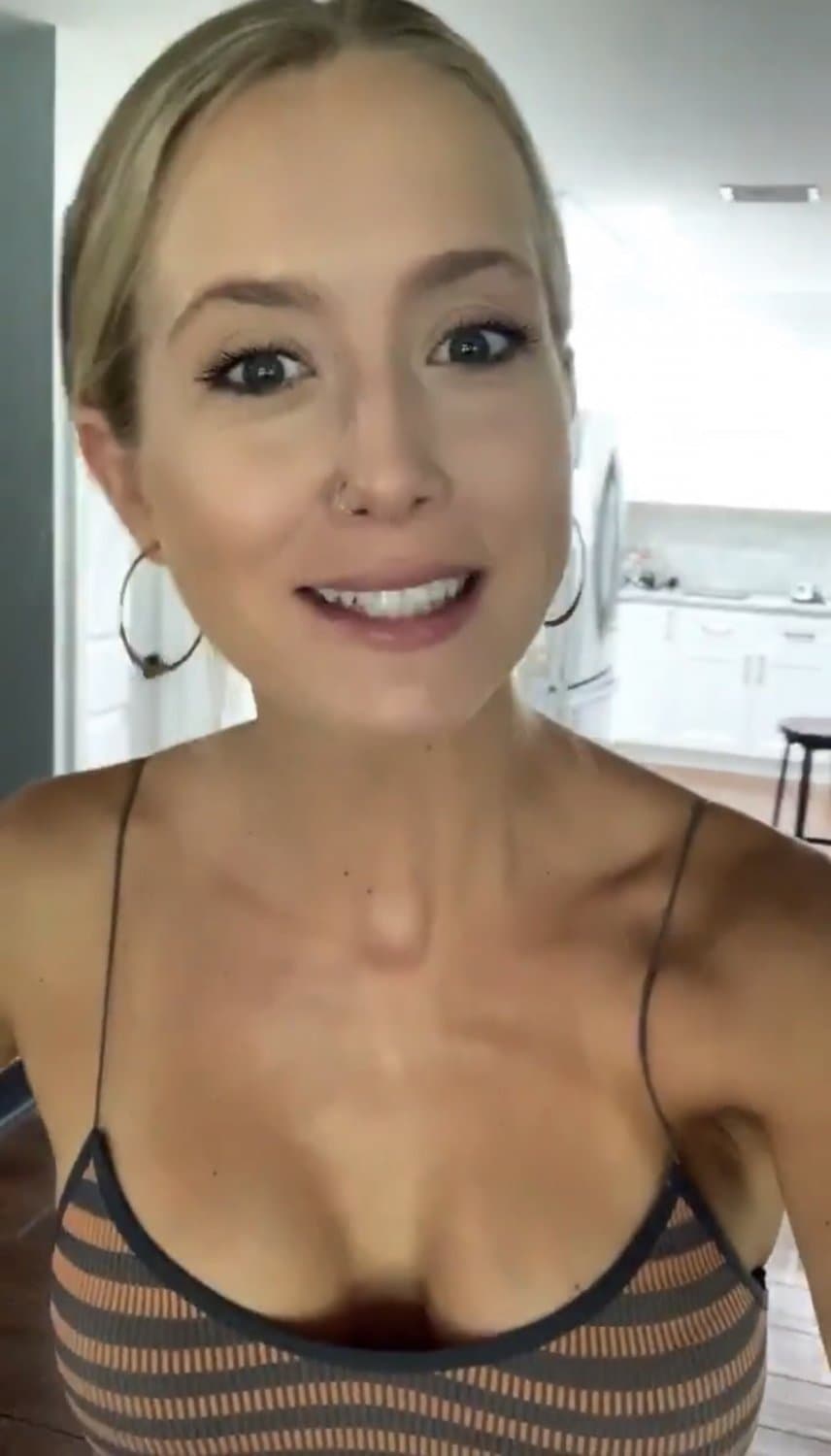 Skinny Milf Allie Wes