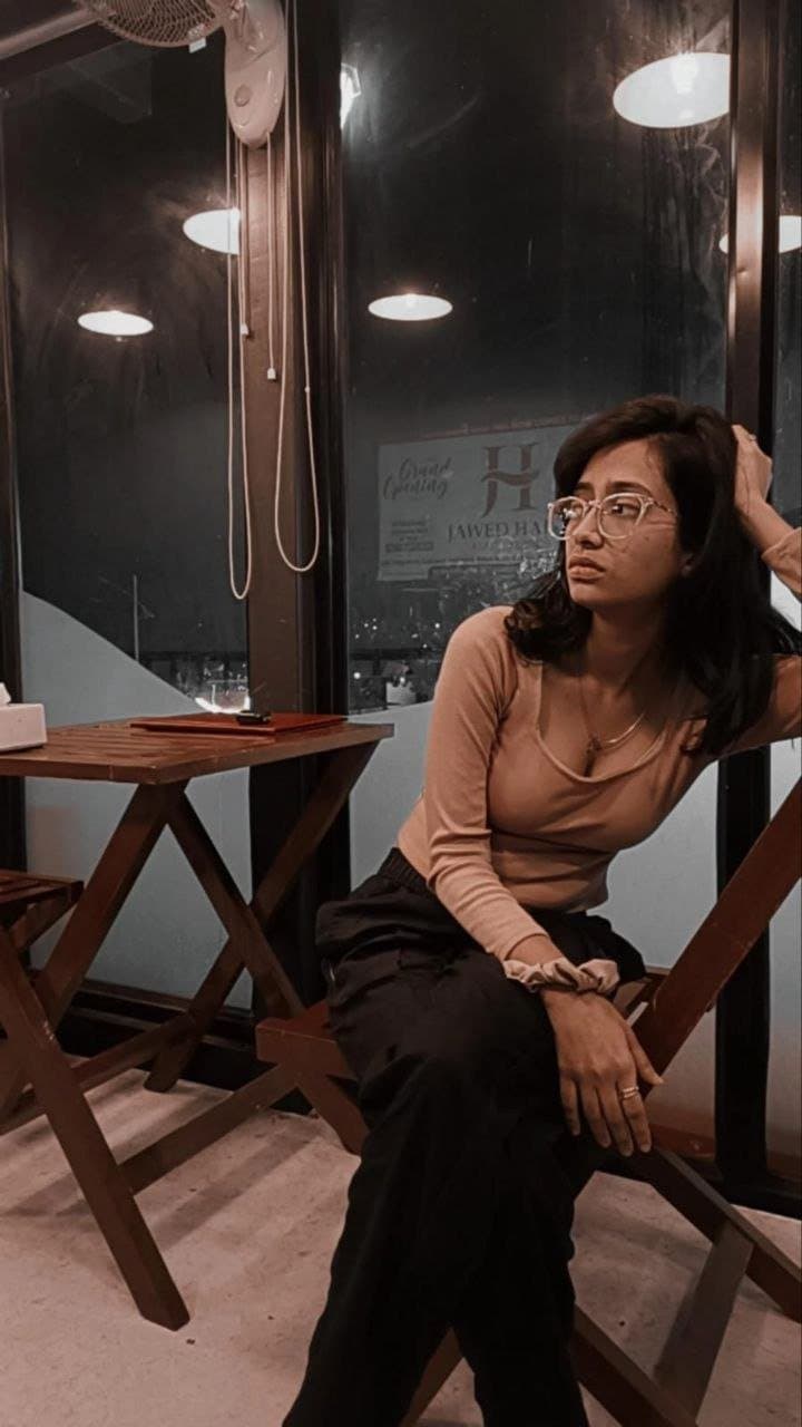 Desi Indian Horny Beautiful Club Girl With Different Guys Full Nude & Sucking Dick Blowjob