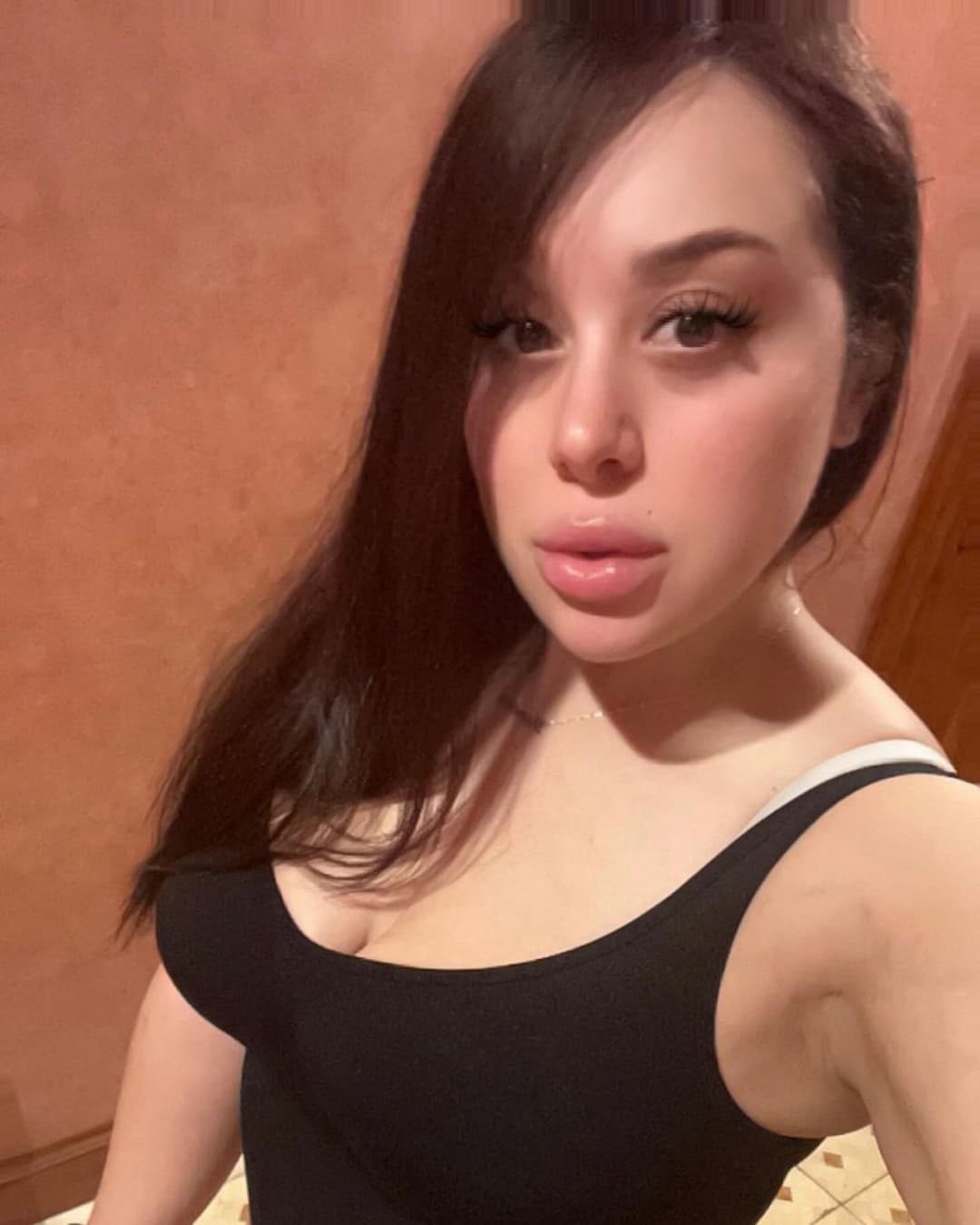 Big Booty Latina Slut with DSLs is begging for a Thick Cum Load