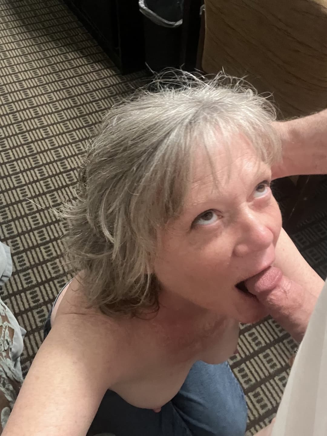 Hotwife mom sucks cocks