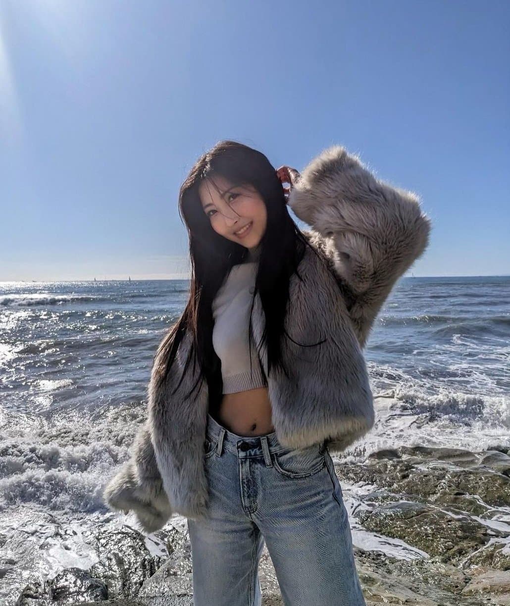 Emiri taking cumshot