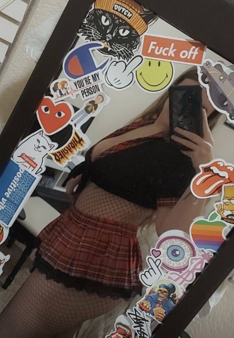 Living with my drug dealers because my parents kicked me out !!