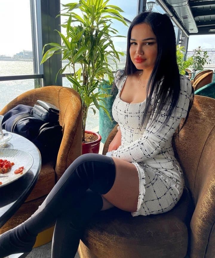 Sexy glamour feet pedicure woman sexy tits