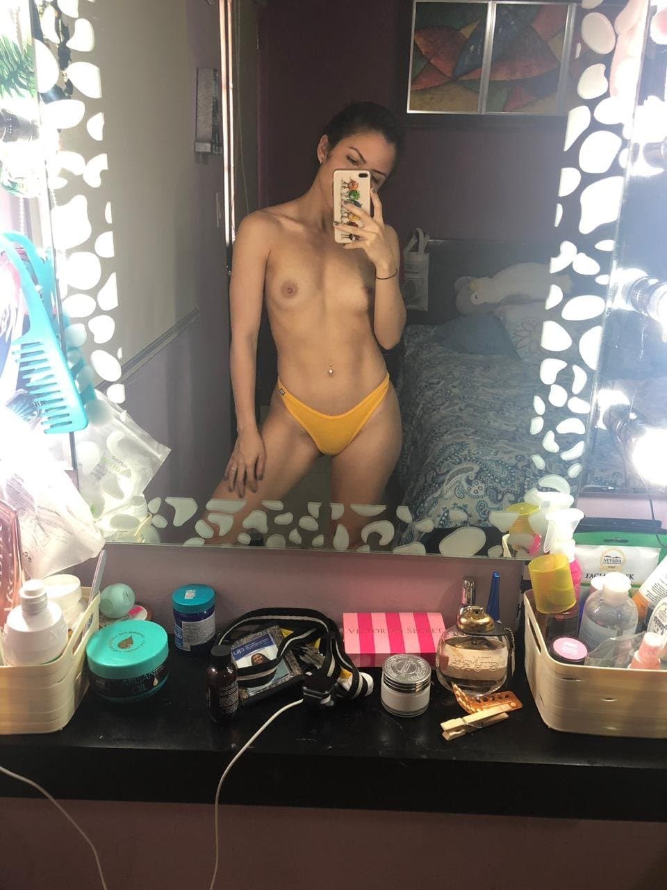 Click to view full size Vazando a putinha com quem eu traio minha esposa