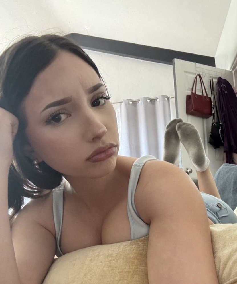 Teen Foot Slut needs to be dicked down in her dirty socks