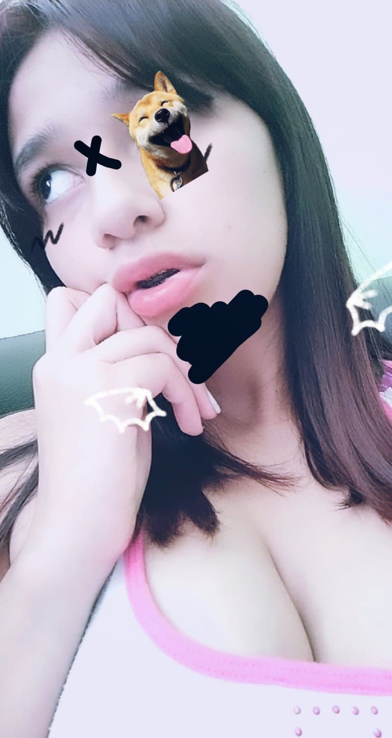 Blanquita hermosa con tetas jugozas???