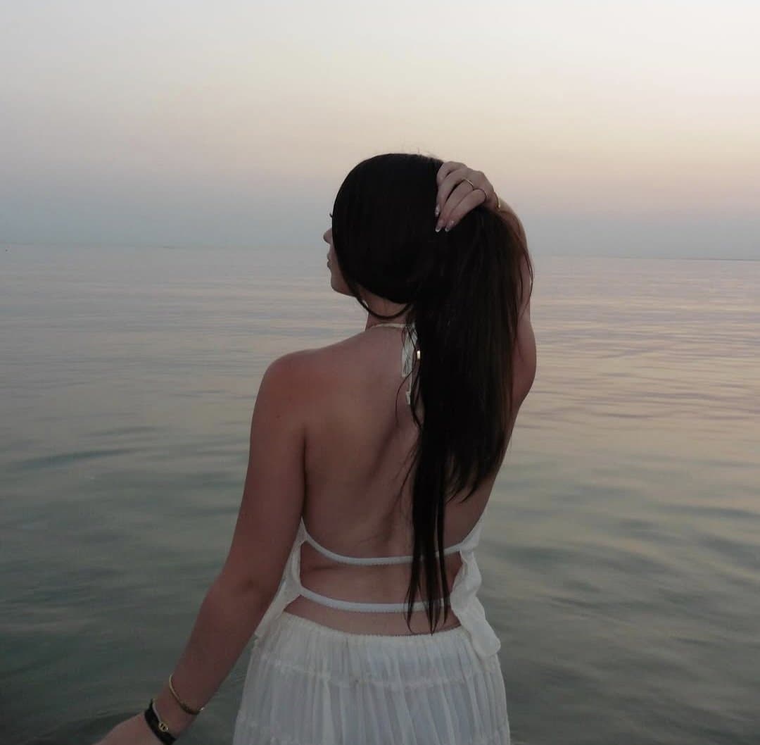 Ma soeur de 21 ans elle est trop belle régalez vous les gars