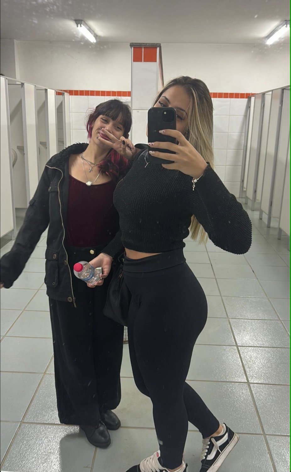 Mais da loirinha mais gostosa da pagina