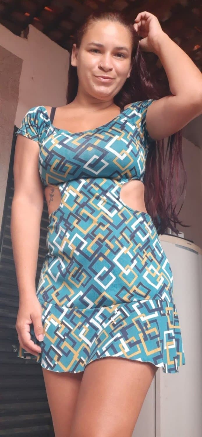 Role pra baixo e veja minha buceta quente ?