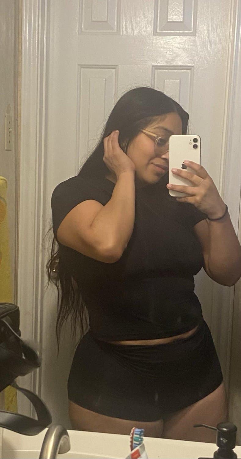 Thicc Latina takes every chance she gets to show off her thicc ass and bit tits