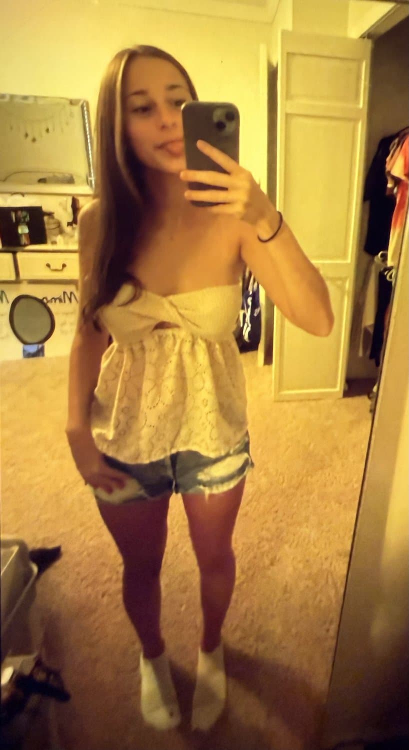 Big Tit 18 year old Sexy Slut Andi