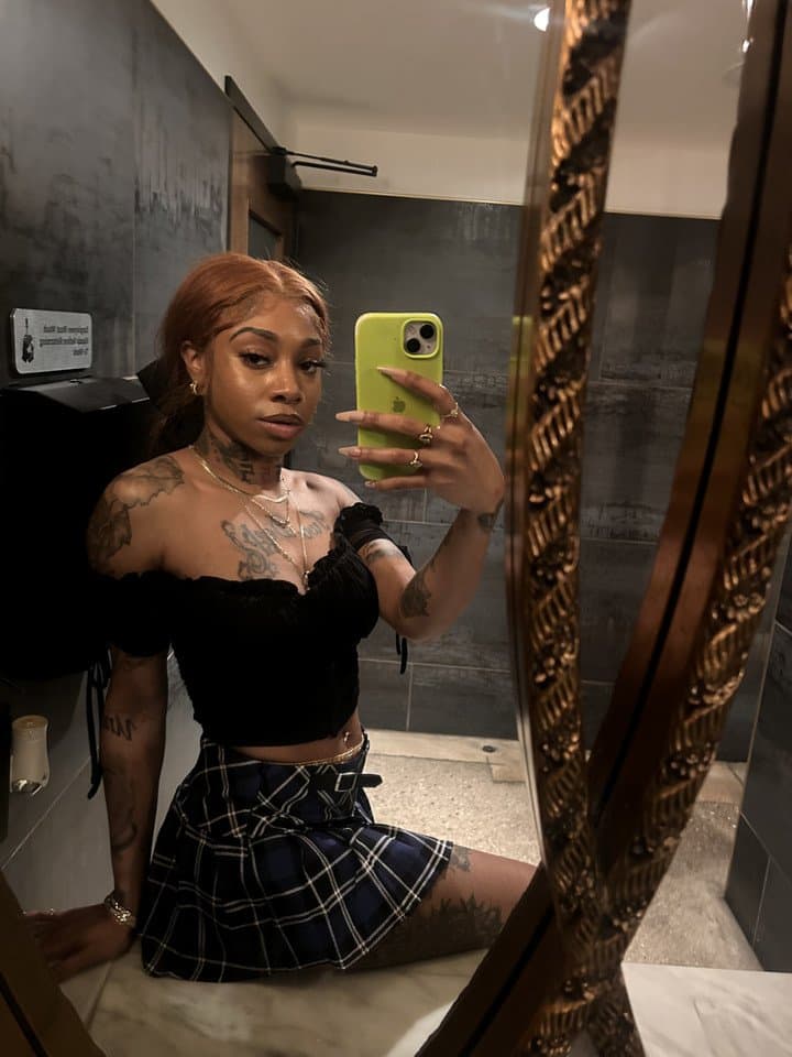 just wanna cum all over this black thot