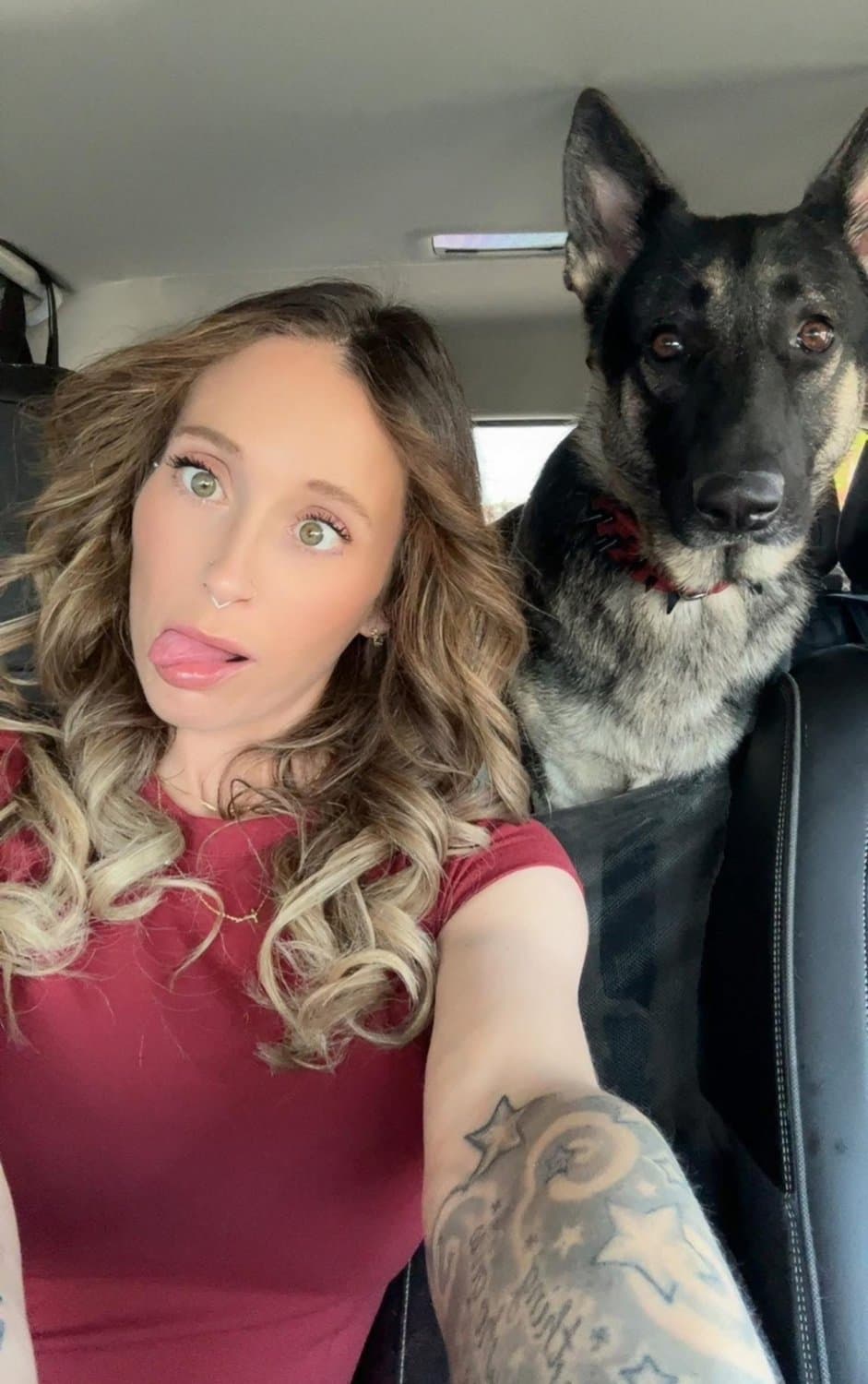 My friends hot mom I stroke to way too much… who wants to chat stroke and cum to the bitch?!