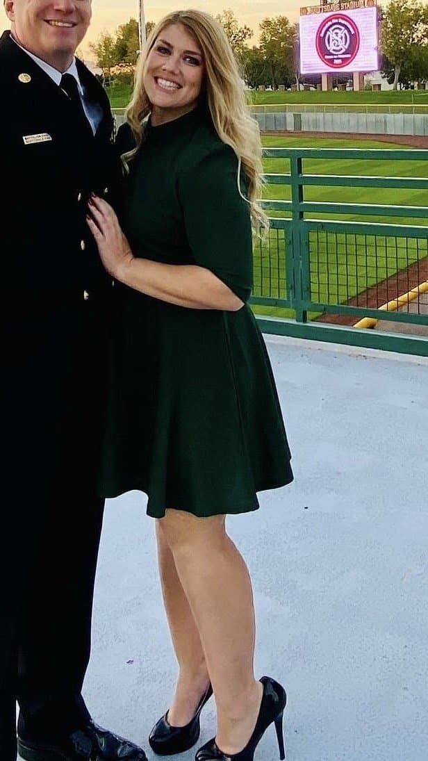 Sexy busty high school teacher Mandi Casillas Bolinger is so sexy and has perfect feet