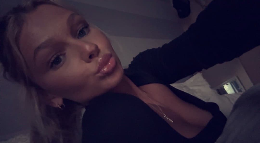 20 yo Sexy blonde college cheerleader (nn)