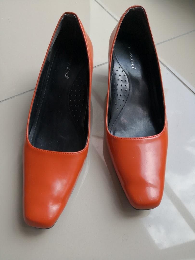 Emptying cum into shoes