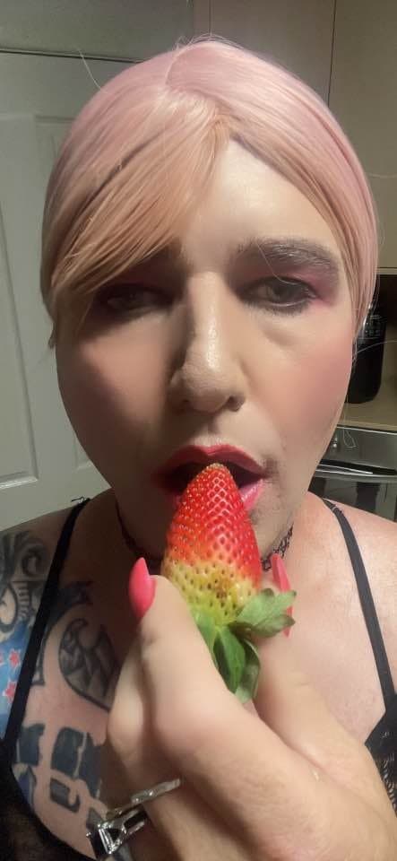 Sissy Cherry ? 43yo from QLD Australia ?? submissive bottom slutKik: Tailfeather81