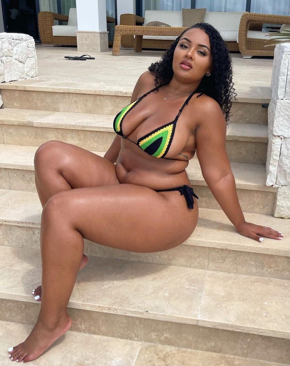 Fat Ebony whore can’t stop exposing her nipples & her fat black ass